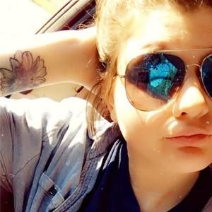 Meet your Posher, Adrianne